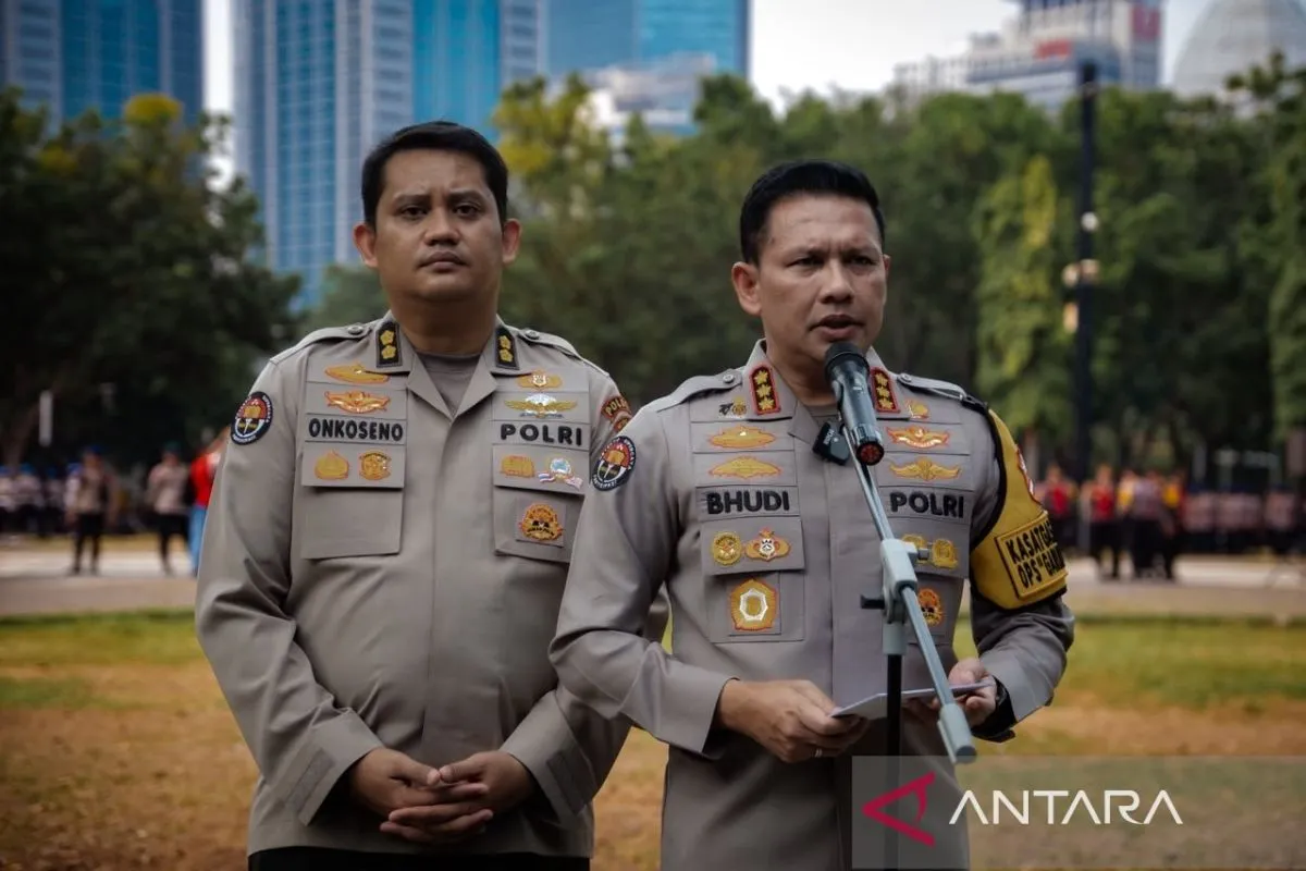 Foto editorial untuk berita 17.628 Personel Gabungan Disiagakan Amankan 37 Agenda di Jakarta