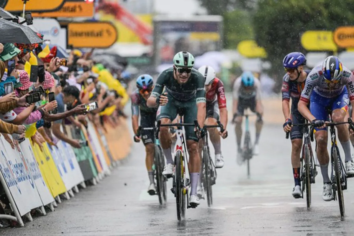 Foto editorial untuk berita Asosiasi Pesepeda Profesional Kritik Pelaksanaan Tes Doping Tengah Malam di Tour de France
