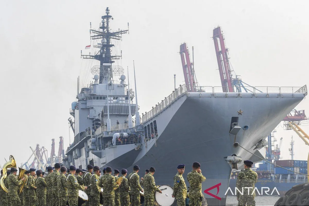 Foto editorial untuk berita Kapal Induk ITS Giuseppe Garibaldi Tiba di Jakarta, Perkuat Modernisasi Armada TNI AL