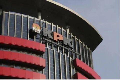 Foto editorial untuk berita KPK Duga Ketua DPRD Kuansing Mengetahui Praktik Korupsi Bupati Suhardiman Amby