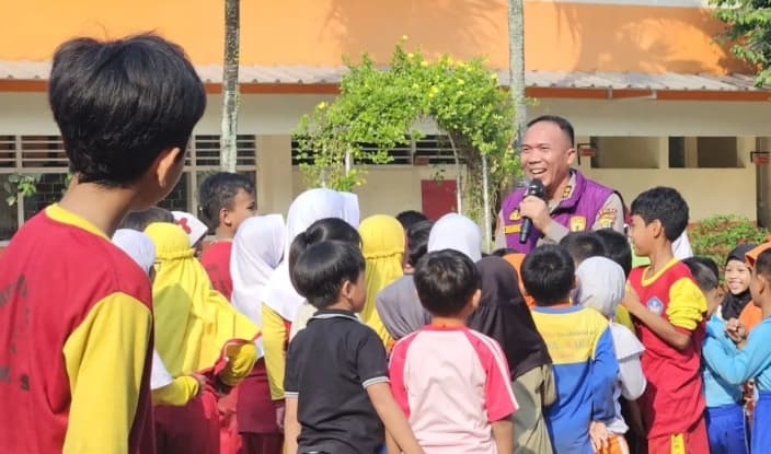 Foto editorial untuk berita Mendikdasmen Pastikan Identitas Anak Terduga Peneror Bom SD Tidak Disebarluaskan