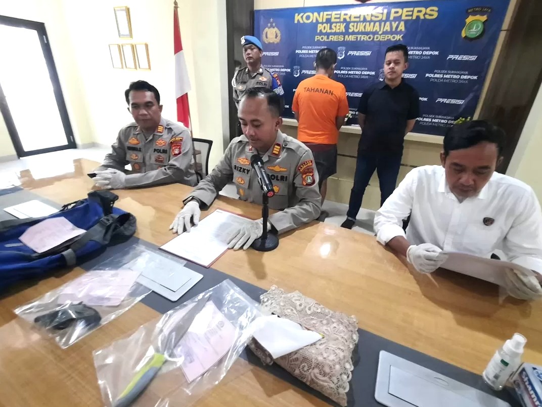 Foto editorial untuk berita Lulusan S2 Menganggur Terjerat Pinjol Nekat Rampok Toko Emas di Depok