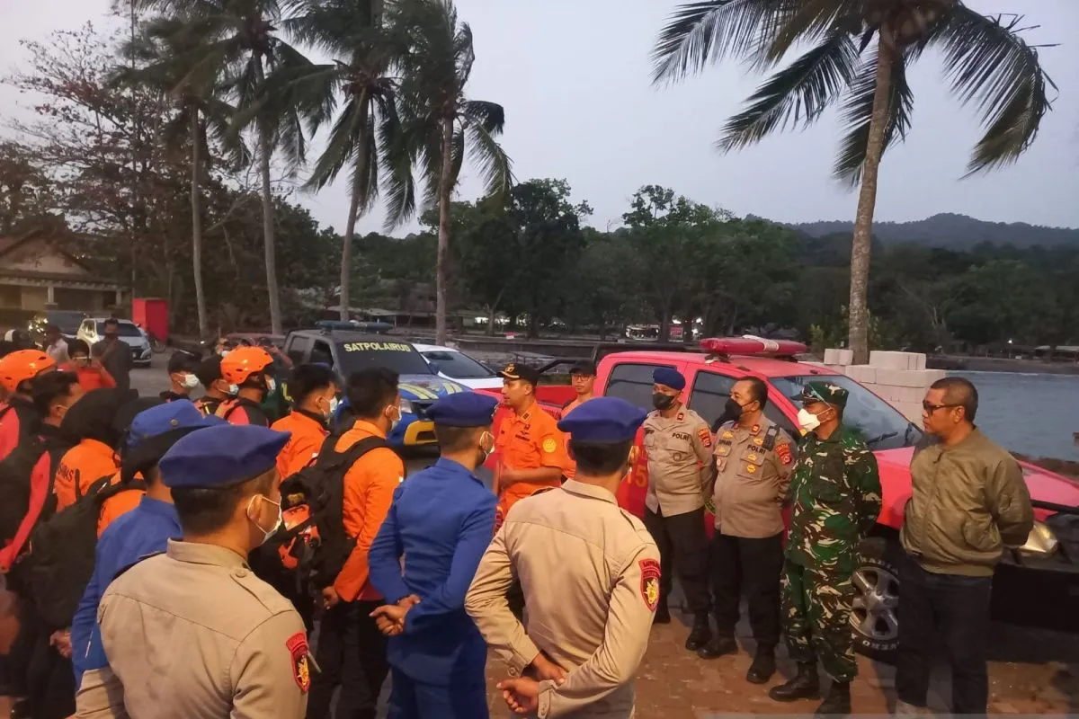 Foto editorial untuk berita Tim SAR Perluas Radius Pencarian Kapal Cepat Pembawa Jurnalis di Selat Sunda