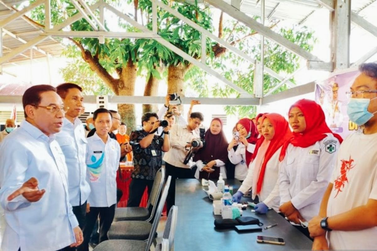 Foto editorial untuk berita Wamenkes Tinjau Program CKG Terintegrasi Skrining TBC di Lapas Kelas IIA